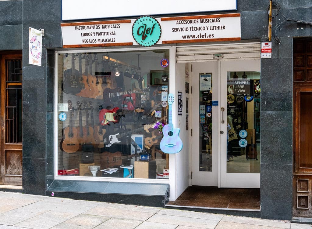 Conoce por dentro Clef Music, tu tienda de música en Ferrol