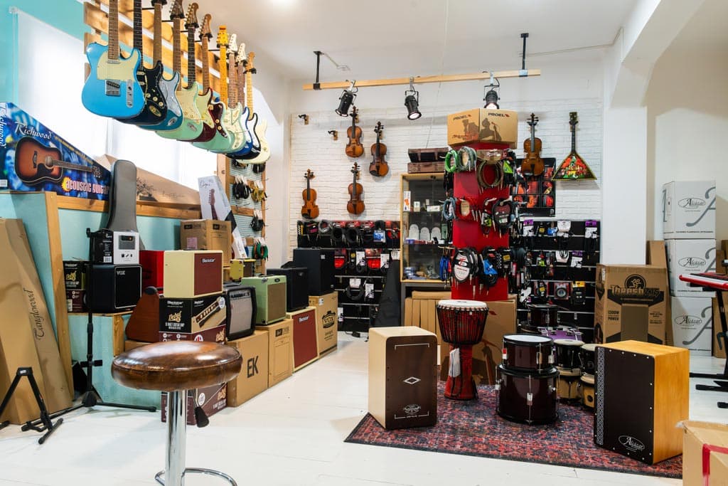 Conoce por dentro Clef Music, tu tienda de música en Ferrol