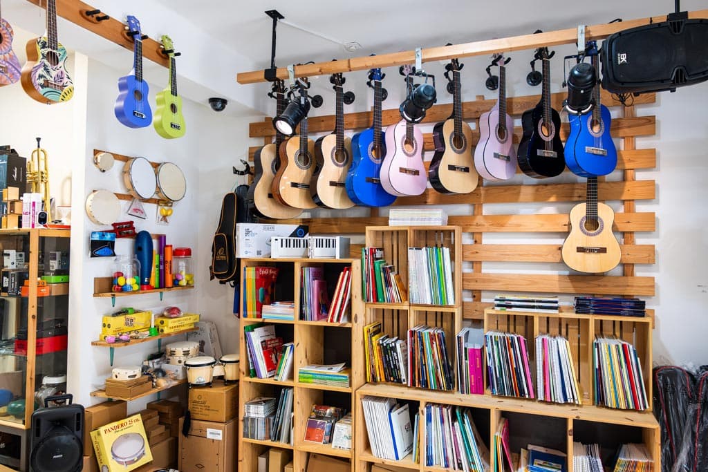 Conoce por dentro Clef Music, tu tienda de música en Ferrol